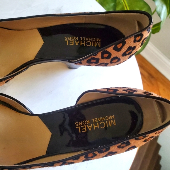 Michael Kors Animal Print Leopard Open Toe Heels With Buckles Size 9M - Picture 13 of 14